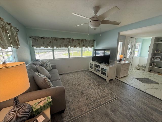 6190 DAFFODIL ROAD, Venice, FL 34293