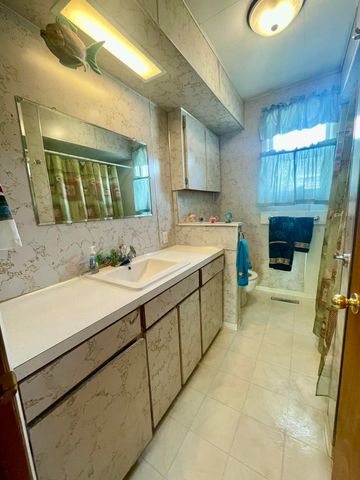 404 W Court Street, Ludington, MI 49431