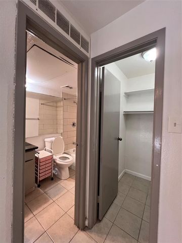 3900 Woodchase Drive 101, Houston, TX 77042