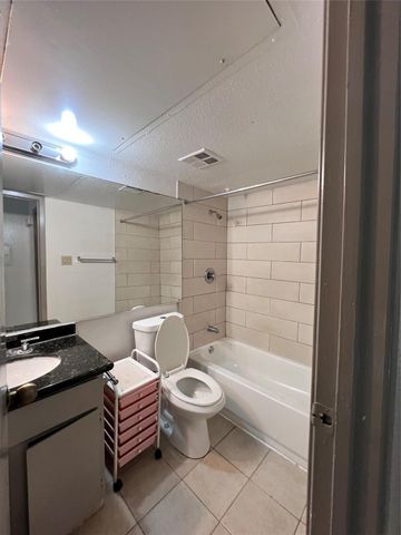 3900 Woodchase Drive 101, Houston, TX 77042