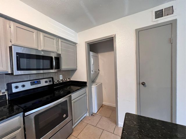 3900 Woodchase Drive 101, Houston, TX 77042