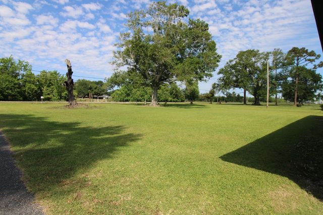 4679 Bayouside Dr, Chauvin, LA 70344