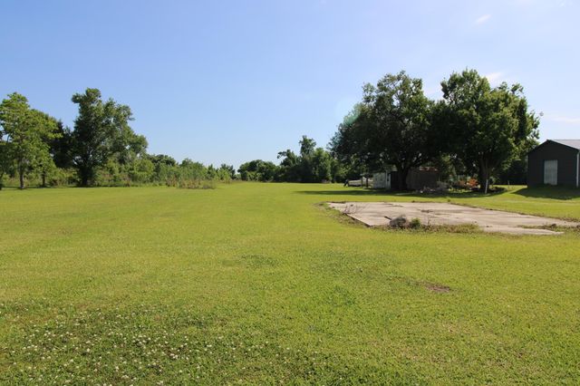 4679 Bayouside Dr, Chauvin, LA 70344