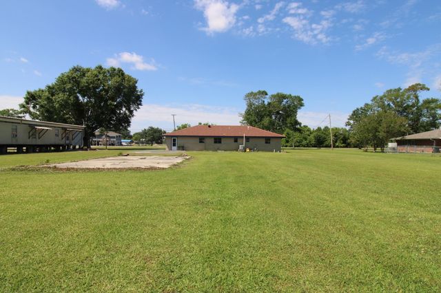 4679 Bayouside Dr, Chauvin, LA 70344