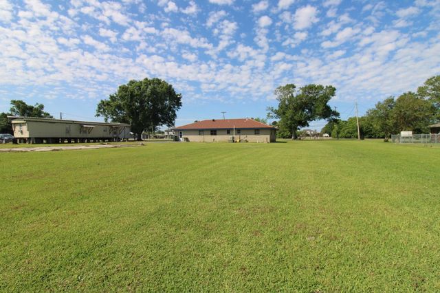 4679 Bayouside Dr, Chauvin, LA 70344