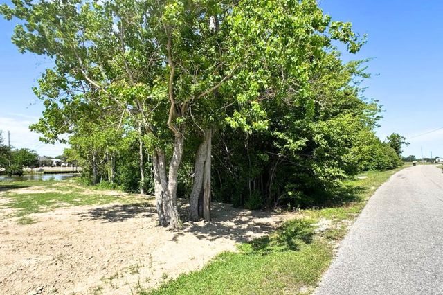 4679 Bayouside Dr, Chauvin, LA 70344