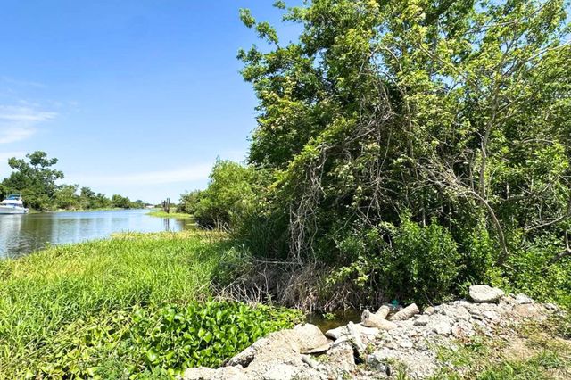 4679 Bayouside Dr, Chauvin, LA 70344