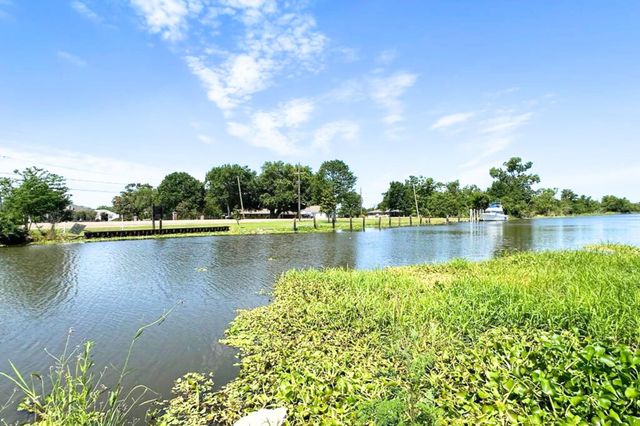 4679 Bayouside Dr, Chauvin, LA 70344