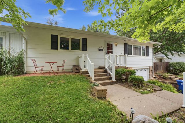 1106 Summit Hills Drive, Bettendorf, IA 52722