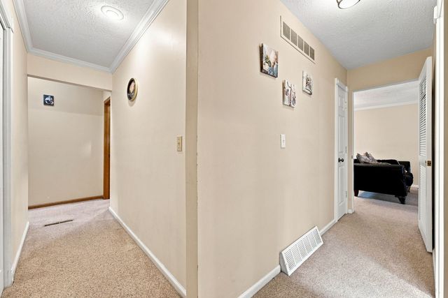 1106 Summit Hills Drive, Bettendorf, IA 52722
