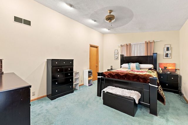 1106 Summit Hills Drive, Bettendorf, IA 52722