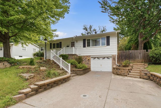1106 Summit Hills Drive, Bettendorf, IA 52722