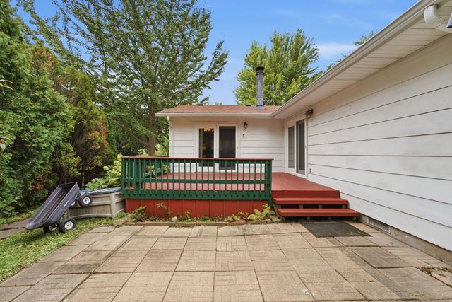 1106 Summit Hills Drive, Bettendorf, IA 52722
