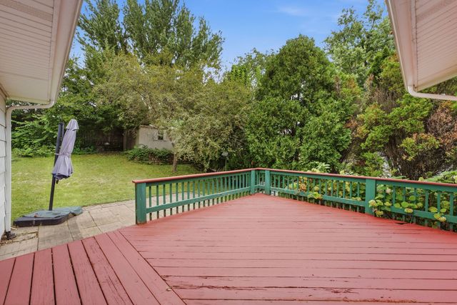 1106 Summit Hills Drive, Bettendorf, IA 52722