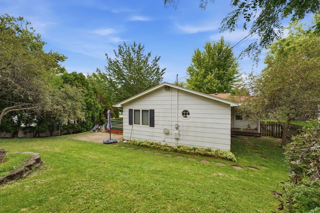 1106 Summit Hills Drive, Bettendorf, IA 52722
