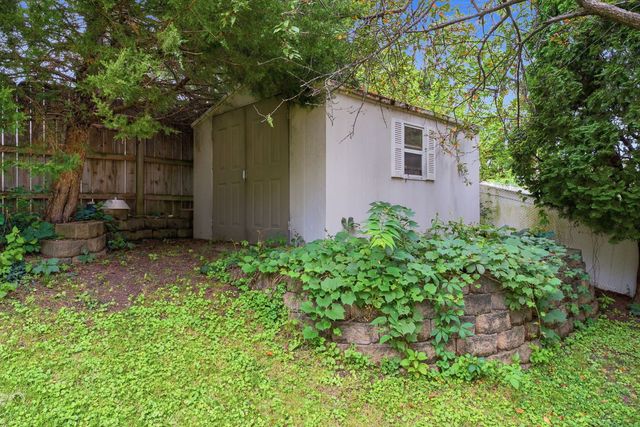 1106 Summit Hills Drive, Bettendorf, IA 52722
