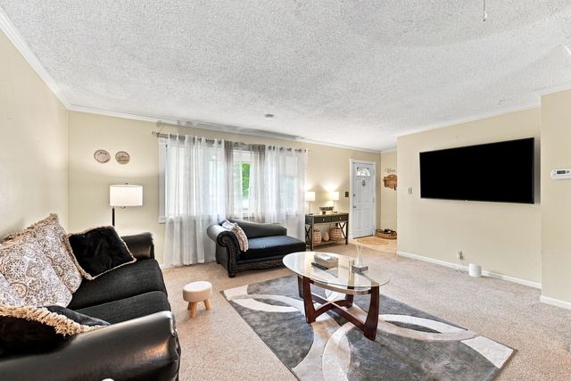 1106 Summit Hills Drive, Bettendorf, IA 52722