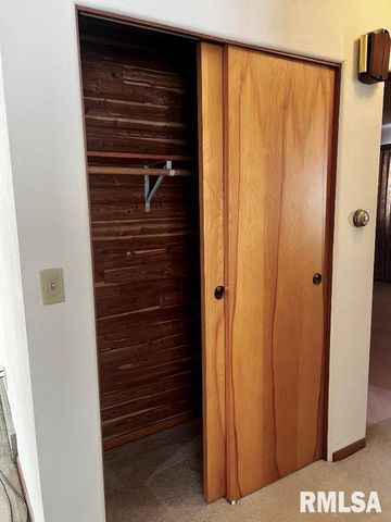 44 Locksley Lane, Springfield, IL 62704