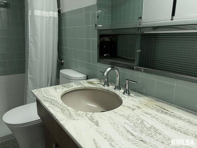 44 Locksley Lane, Springfield, IL 62704