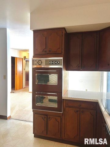 44 Locksley Lane, Springfield, IL 62704