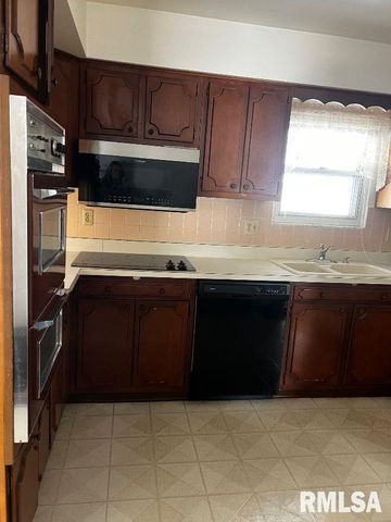 44 Locksley Lane, Springfield, IL 62704