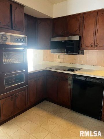 44 Locksley Lane, Springfield, IL 62704