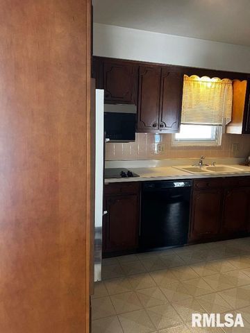 44 Locksley Lane, Springfield, IL 62704