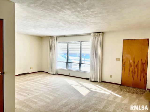 44 Locksley Lane, Springfield, IL 62704