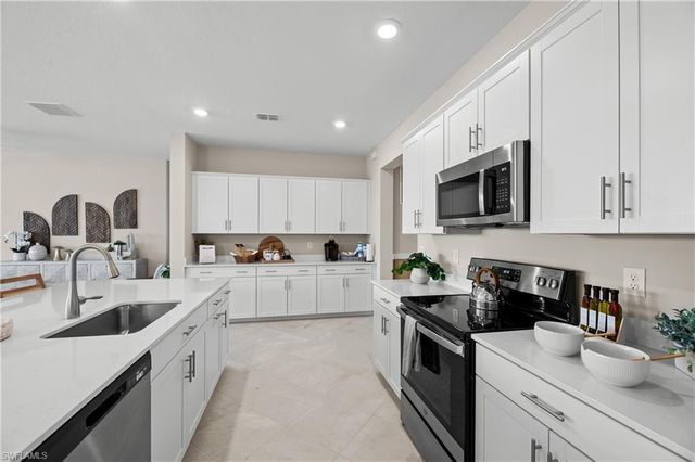 3203 Weston Manor DR, Alva, FL 33920