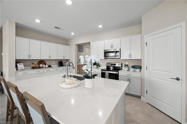 3203 Weston Manor DR, Alva, FL 33920