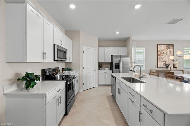 3203 Weston Manor DR, Alva, FL 33920