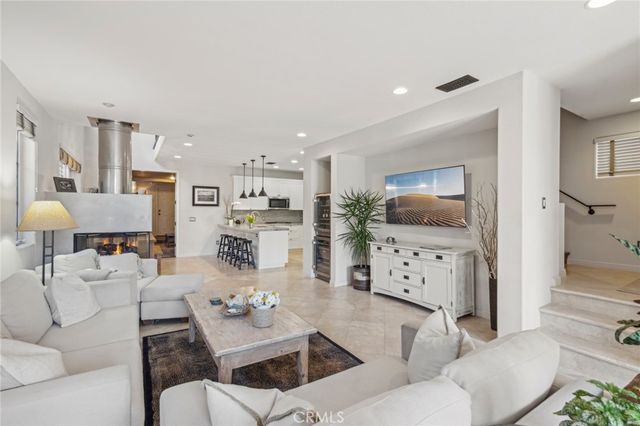 610 Marigold Avenue, Corona Del Mar, CA 92625