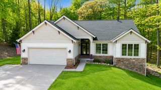 712 Glen Oak Drive, Manchester Vlg, MI 48158