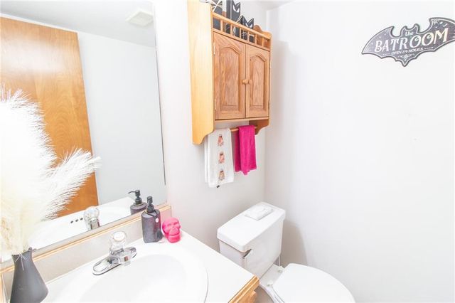 1208 Cambridge Drive, Warrensburg, MO 64093