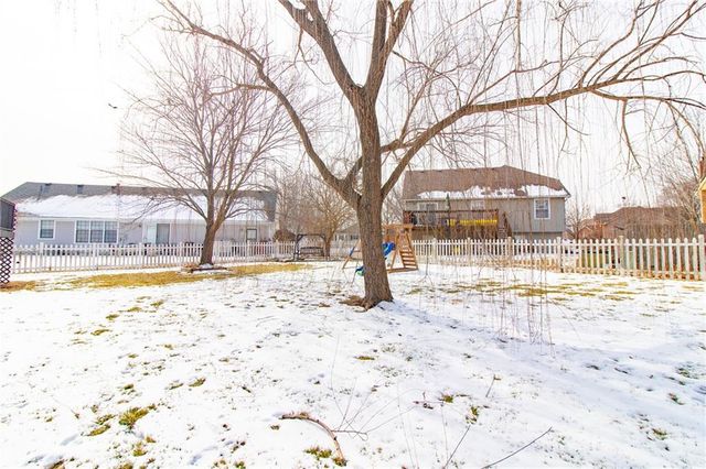 1208 Cambridge Drive, Warrensburg, MO 64093