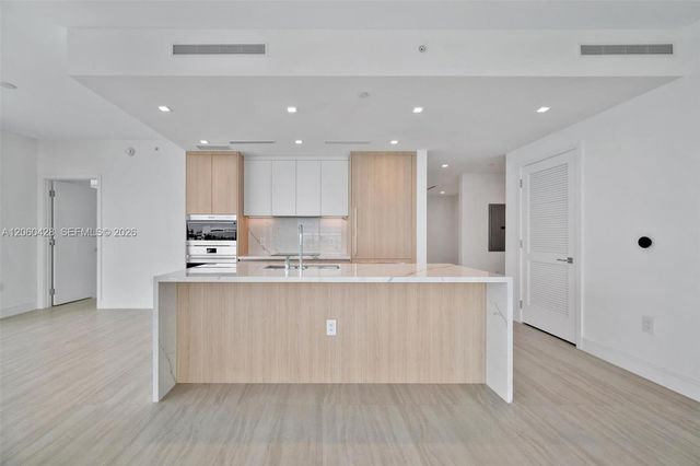 2411 Laguna Circle 306, Miami, FL 33181