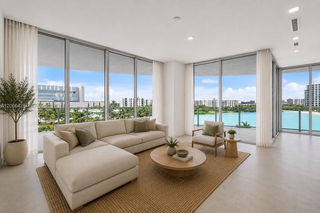 2411 Laguna Circle 306, Miami, FL 33181