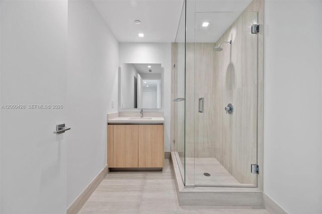 2411 Laguna Circle 306, Miami, FL 33181