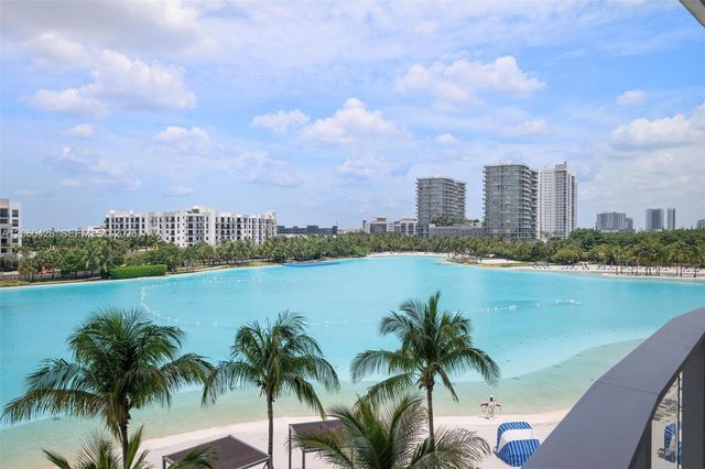 2411 Laguna Circle 306, Miami, FL 33181