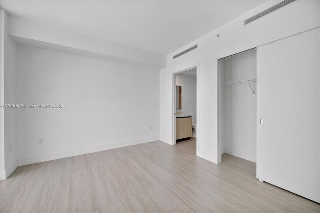 2411 Laguna Circle 306, Miami, FL 33181