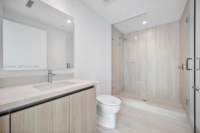 2411 Laguna Circle 306, Miami, FL 33181