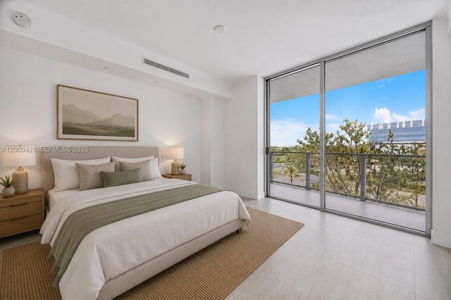 2411 Laguna Circle 306, Miami, FL 33181