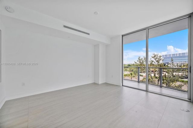 2411 Laguna Circle 306, Miami, FL 33181