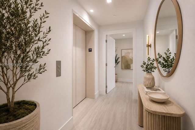 2411 Laguna Circle 306, Miami, FL 33181