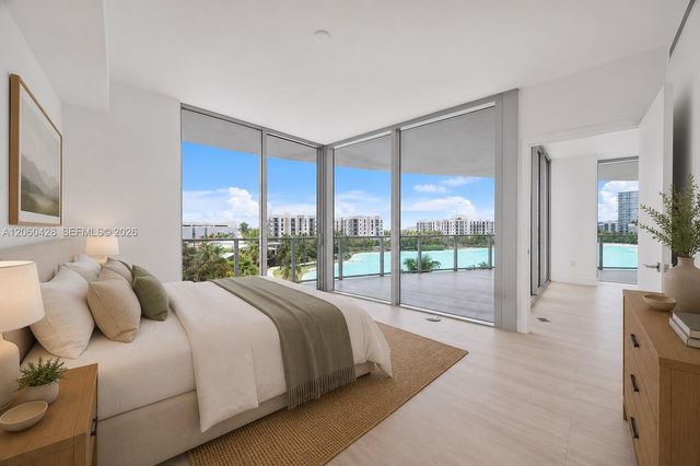 2411 Laguna Circle 306, Miami, FL 33181