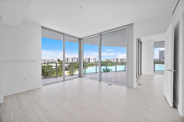 2411 Laguna Circle 306, Miami, FL 33181