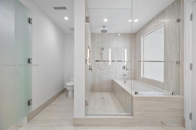 2411 Laguna Circle 306, Miami, FL 33181