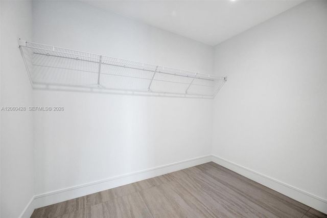 2411 Laguna Circle 306, Miami, FL 33181