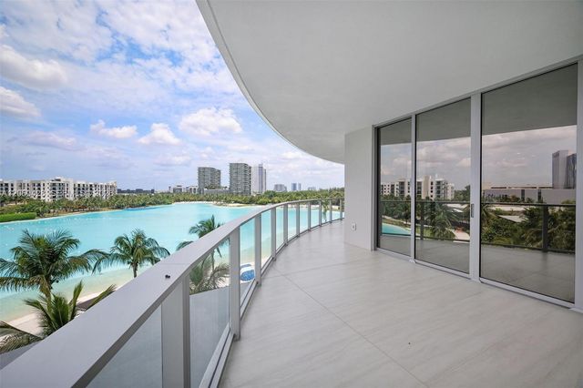 2411 Laguna Circle 306, Miami, FL 33181