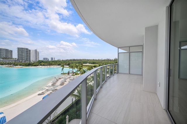 2411 Laguna Circle 306, Miami, FL 33181
